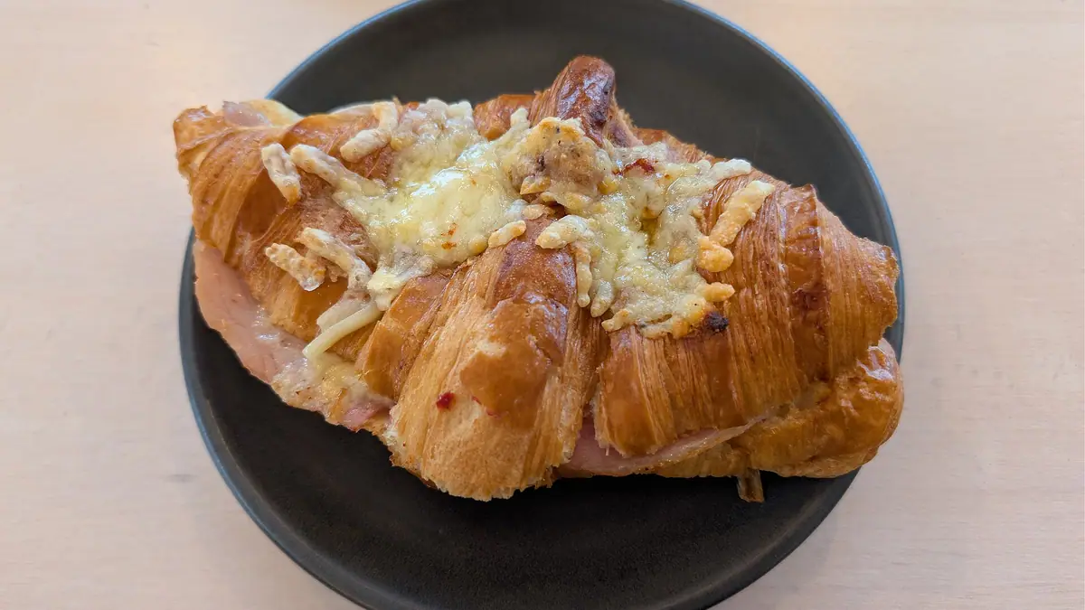 Waltons – patisserie in Callander town centre